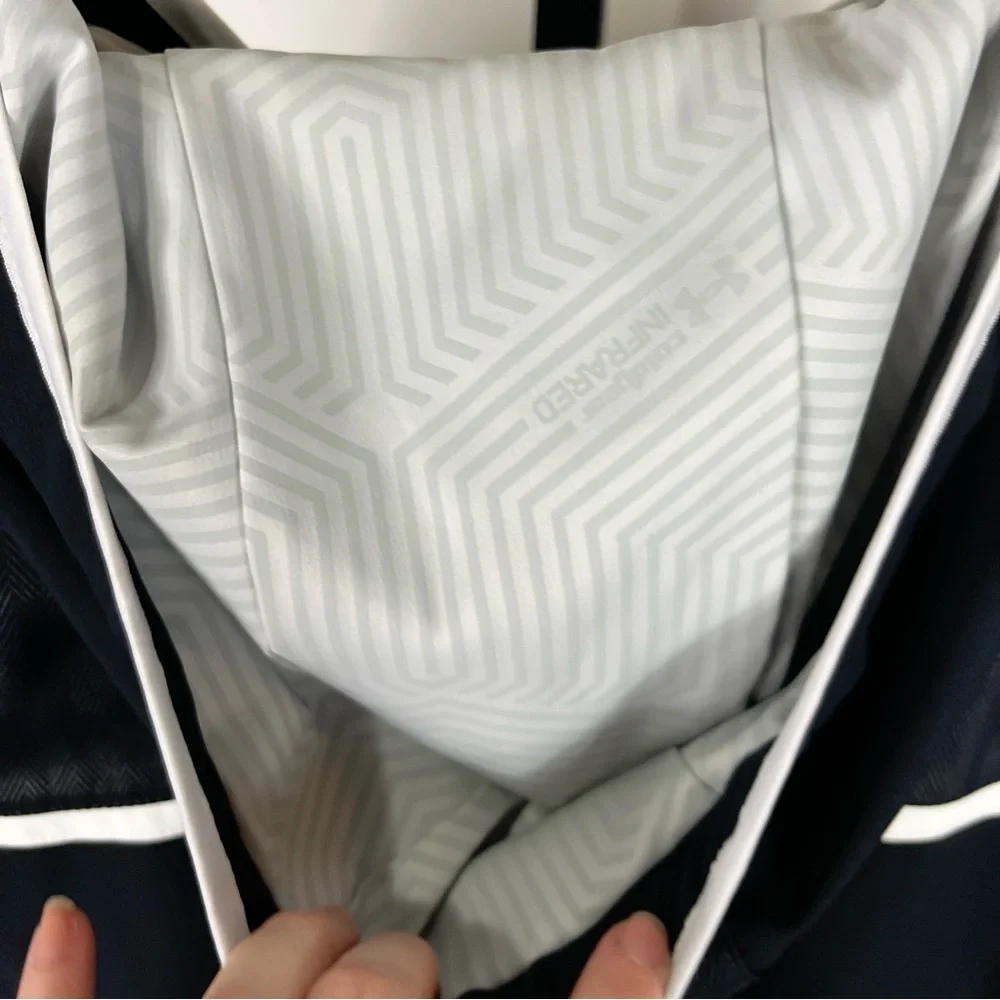Under Armour Men’s Half Zip Front Black & White Pullover - Picture 7 of 9